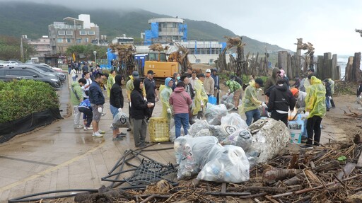 北海岸中角灣大掃除 北捷淨灘行動喚起減塑意識