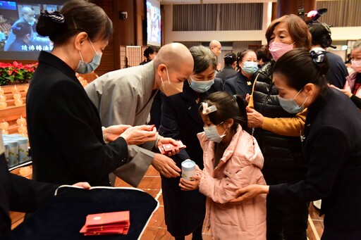 彰化靜思堂社區歲末祝福會眾歡喜祈願迎新年