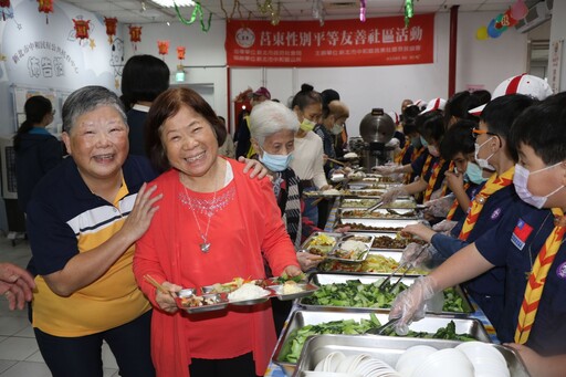 雙主廚到莒東社區義煮料理 與老人惜食共餐