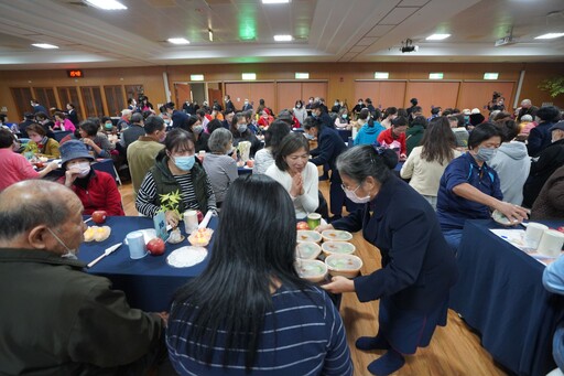 臺中靜思堂祈福點燈慶新年 社區同樂接地氣