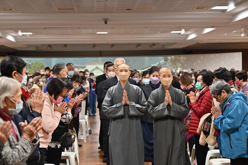 臺中靜思堂祈福點燈慶新年 社區同樂接地氣