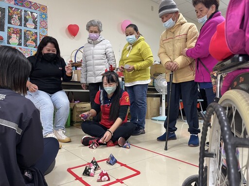 長者歡聚埔岩宮！大林慈院失智照護成果展登場