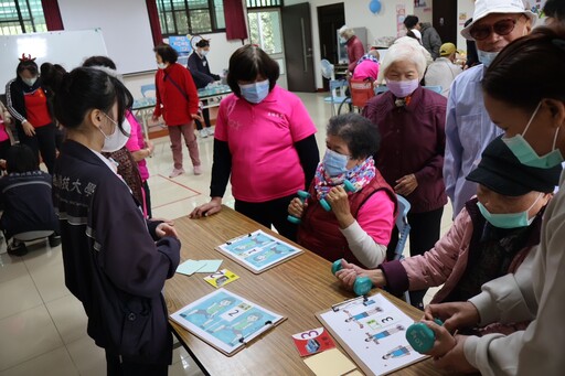 長者歡聚埔岩宮！大林慈院失智照護成果展登場