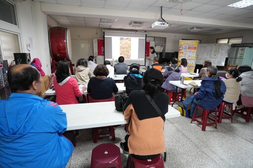 志工日出大道栽種風雨蘭 期待繁花盛開