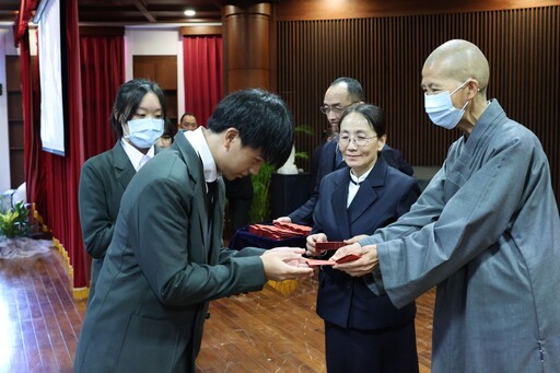 慈大歲末祝福 鼓勵師生把握時間積極付出