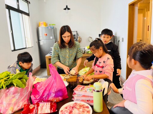 暖心歲末！花蓮家扶與社區居民圍爐共度時光