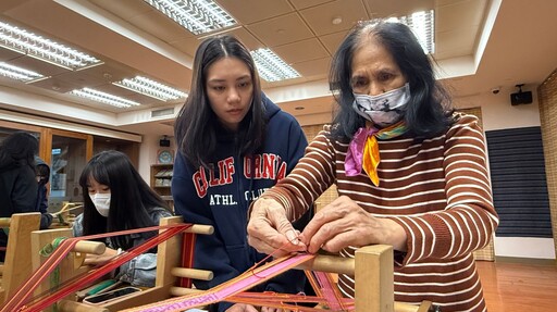 慈大「原住民編織藝術」期末考 驗收手上功夫