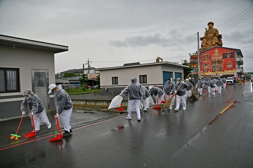 響應年終大掃除 宜蘭慈濟參與五結鄉街道清掃