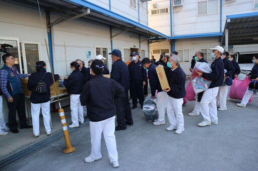 桃園移工宿舍遭逢祝融 慈濟送禦寒衣物應急