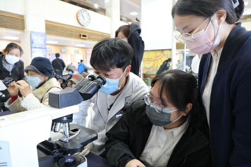 精準醫療「檢驗」大關鍵 花慈衛教祝賀醫檢師節