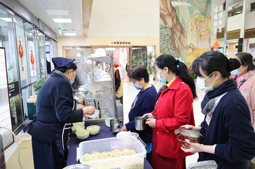 平安擔仔麵與咖啡 花蓮慈院志工新春能量補給站