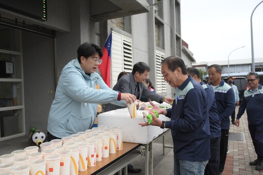 開工清潔隊翻倍忙 魏嘉彥攜手花蓮麥當勞激勵