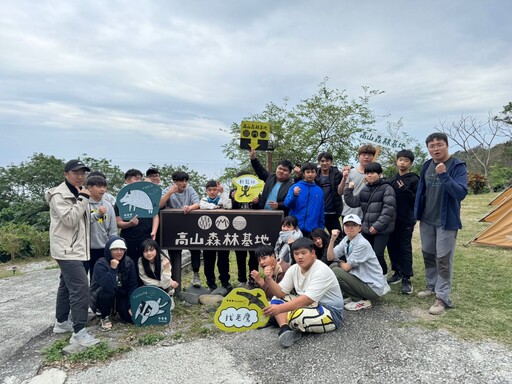 台東家扶山角青少年攀樹挑戰自我潛能