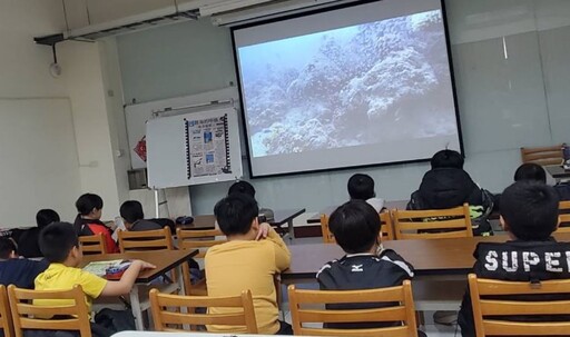 開學前聽海的呼喚 圖書館賞海洋電影