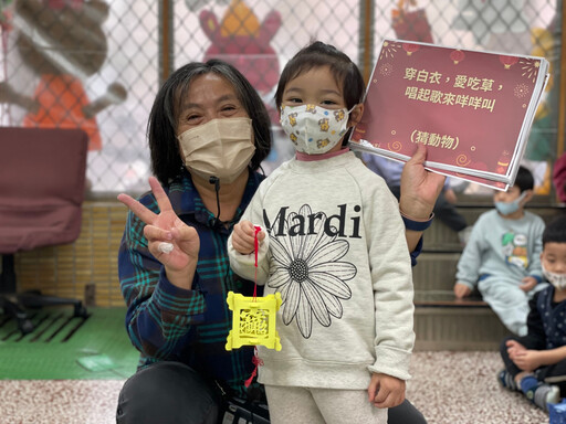 高市圖行動書車走進幼兒園 推閱讀慶元宵