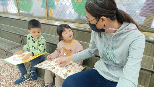 高市圖行動書車走進幼兒園 推閱讀慶元宵