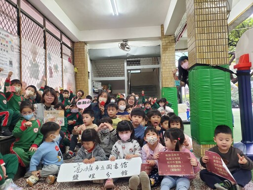 高市圖行動書車走進幼兒園 推閱讀慶元宵