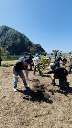 龜山島鯨艷再現 3月1日開放登島