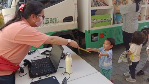 綠書房前進凹子底幼兒園 分享台語生態故事