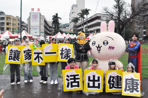 吳姍儒不畏風雨現身 陪愛奇兒家庭同行感同身受