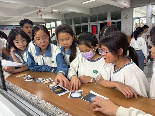 慈大附中點亮宇宙夢 大手牽小手星空下學習天文