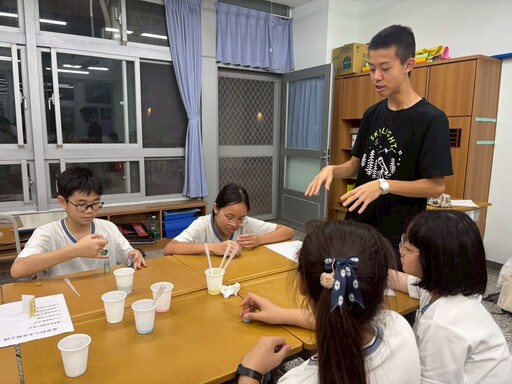 慈大附中點亮宇宙夢 大手牽小手星空下學習天文