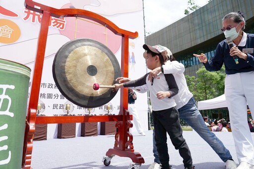 點亮微光讓愛飛揚 桃園慈濟於藝文廣場舉辦園遊會