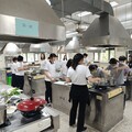 慈大部落廚房 教導師生烹調阿美族當季野菜
