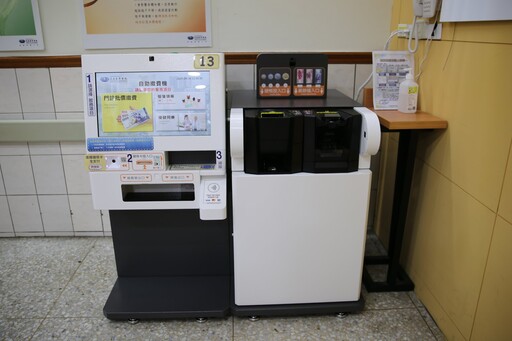 無障礙空間再升級 花慈引進輪椅友善自助繳費機