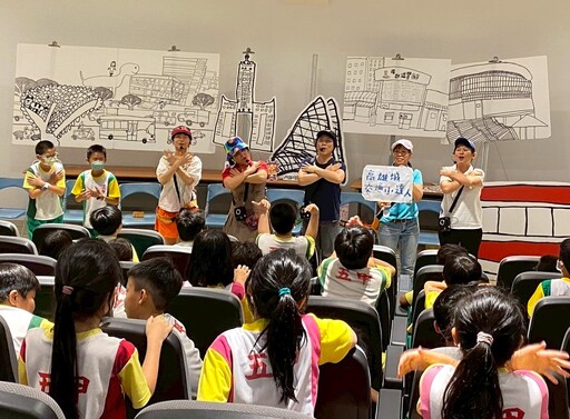 交通安全FUN學習！高市圖書車與劇團進五甲國小