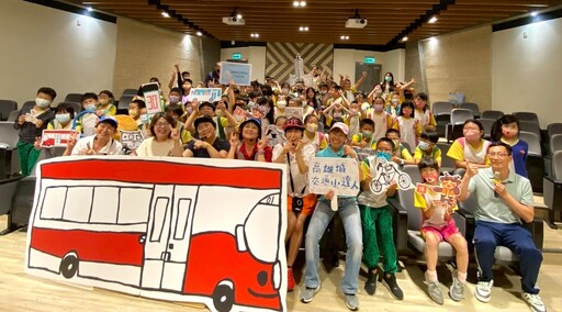 交通安全FUN學習！高市圖書車與劇團進五甲國小