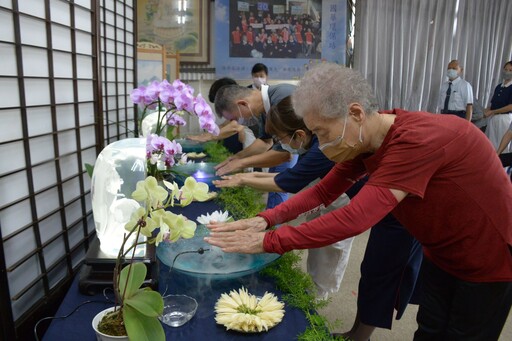 嘉義國華環保站浴佛 莊嚴佛號匯聚十方會眾祈願