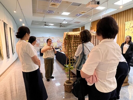 慈大駐校藝術家「植物染織創作藝術師生聯展」
