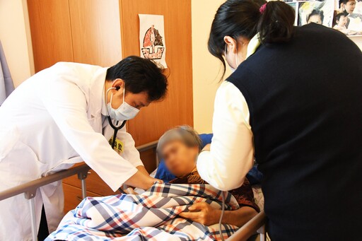 長者感染不需住院 在宅急症照護走進嘉義長照