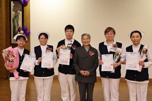守護生命擁抱自我 花慈表揚護理師雙重精彩人生