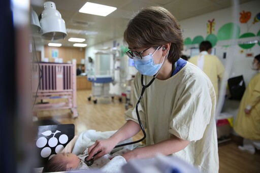 守護生命擁抱自我 花慈表揚護理師雙重精彩人生
