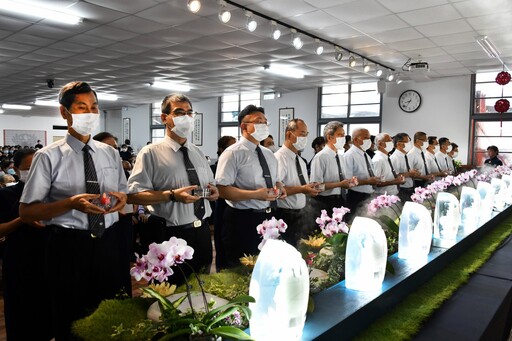 新泰聯絡處社區浴佛 民眾虔誠祈福迎佛誕