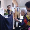 仁愛長照機構首次浴佛 住民長輩感動流淚