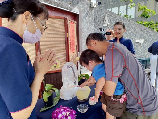 感恩五月 浴佛祈福走入台東市集與街頭