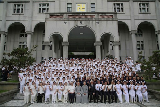 慈大加冠典禮 331位護生將踏入臨床實習