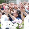 彰化靜思堂首場浴佛 兩千會眾歡喜同沾佛恩