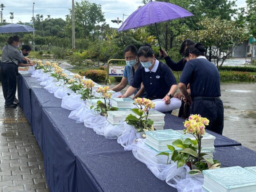 臺中慈院浴佛場地佈置降甘霖 祈願法雨潤蒼生