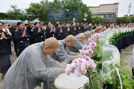 花蓮靜思堂全球浴佛大典 2500人祈願祥雲集