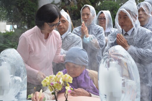 普沐佛恩心寧靜 消防隊長藉浴佛祝福出勤平安
