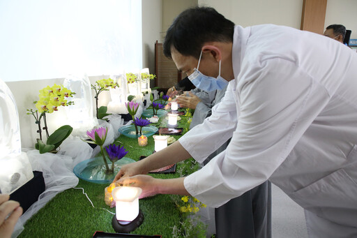 嘉義慈濟診所浴佛日 醫護齊聚善念造福人群