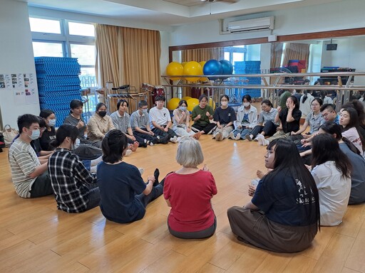 玩出英語力！慈大兒家系舉辦全英語互動工作坊