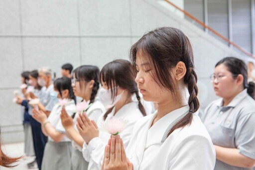 慈大師生校內浴佛 虔誠祈願天下無災