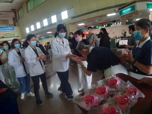 慈濟與竹山秀傳辦行動浴佛 祈願身心清淨健康