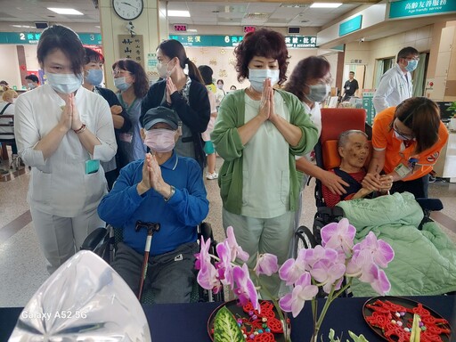慈濟與竹山秀傳辦行動浴佛 祈願身心清淨健康
