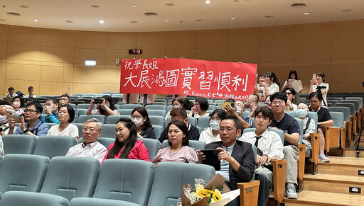 慈大物治系授袍典禮邁向臨床之路